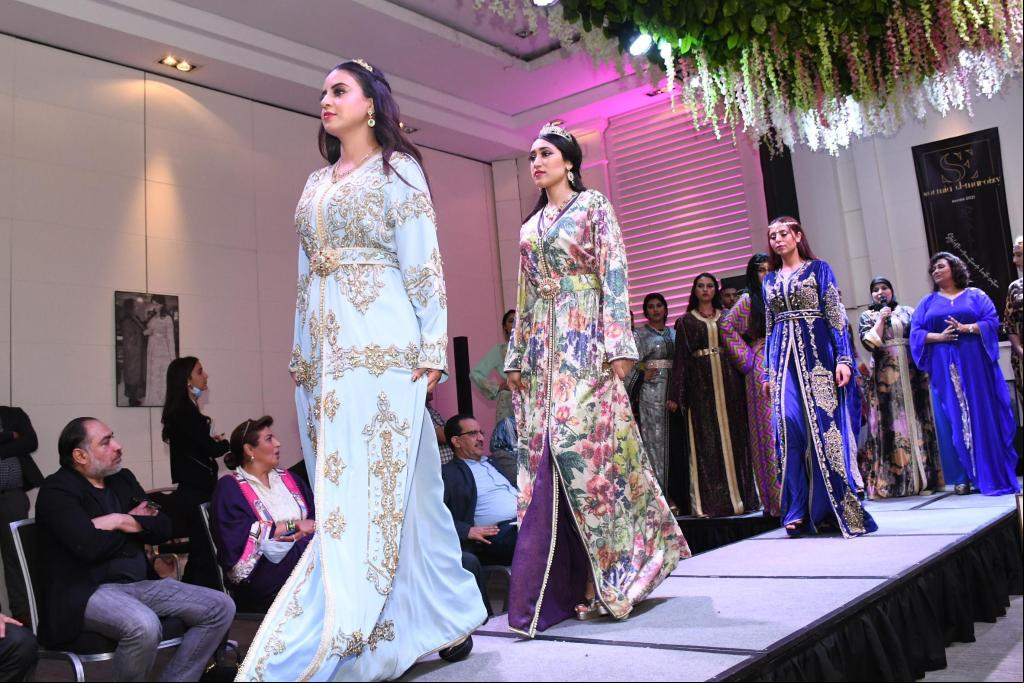 Desfile de modas de ropa tradicional marroquí en Casablanca, Marruecos